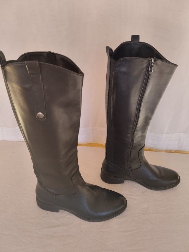 Botas altas negras para chica