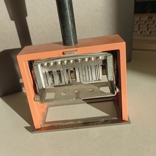 Timbro metallico numeratore + datario Reiner