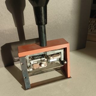 Timbro metallico numeratore + datario Reiner