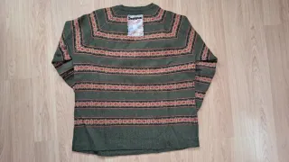 Jersey verde con estampado geométrico