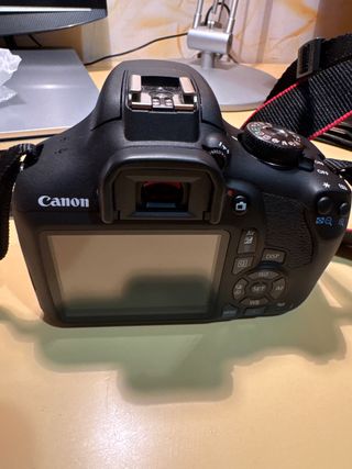 Canon EOS 2000D macchina fotografica