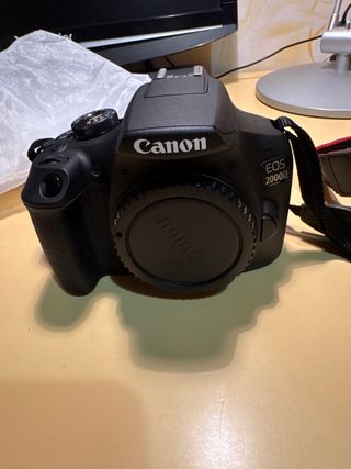 Canon EOS 2000D macchina fotografica