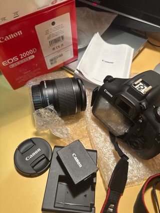 Canon EOS 2000D macchina fotografica