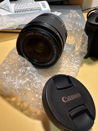 Canon EOS 2000D macchina fotografica