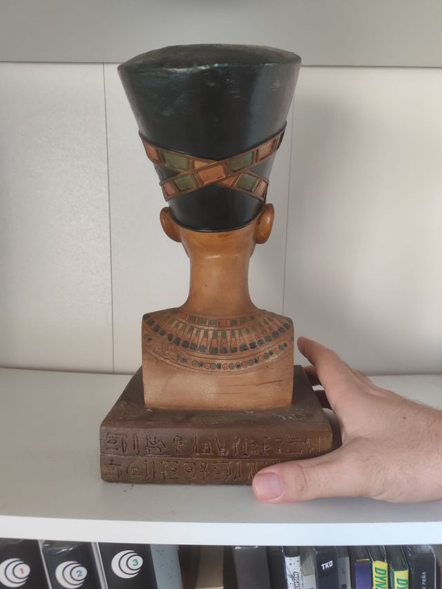 Busto Nefertiti Réplica Madera