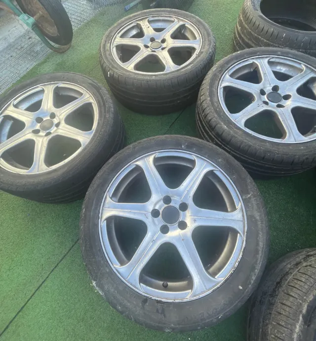 Llantas de aluminio y cubiertas 