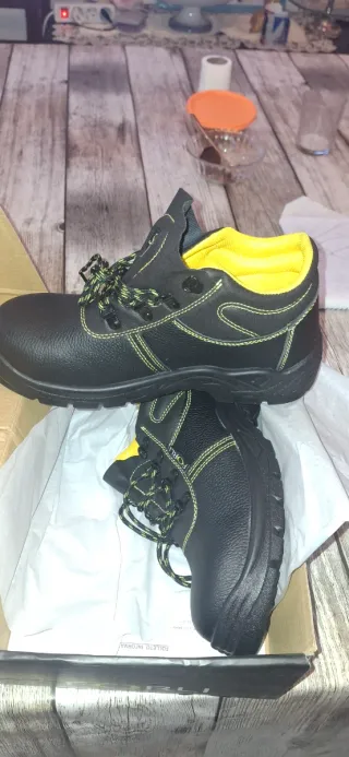 Zapato de seguridad FORLI negro y amarillo