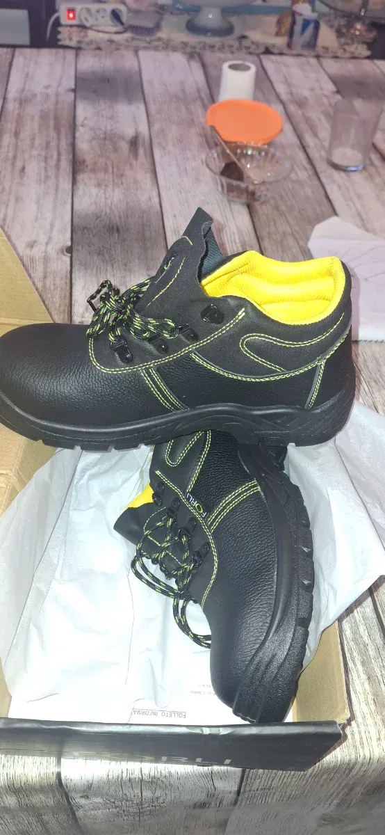 Zapato de seguridad FORLI negro y amarillo