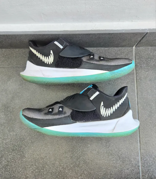 Zapatillas Nike Kyrie low 3 "moon glow".