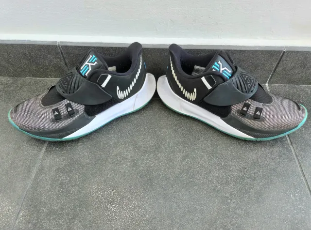 Zapatillas Nike Kyrie low 3 "moon glow".