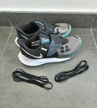 Zapatillas Nike Kyrie low 3 "moon glow".