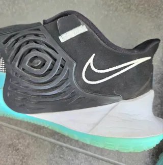 Zapatillas Nike Kyrie low 3 "moon glow".