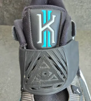 Zapatillas Nike Kyrie low 3 "moon glow".