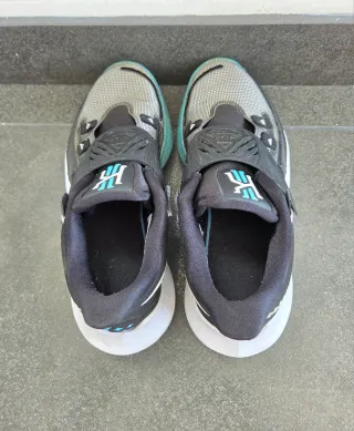 Zapatillas Nike Kyrie low 3 "moon glow".