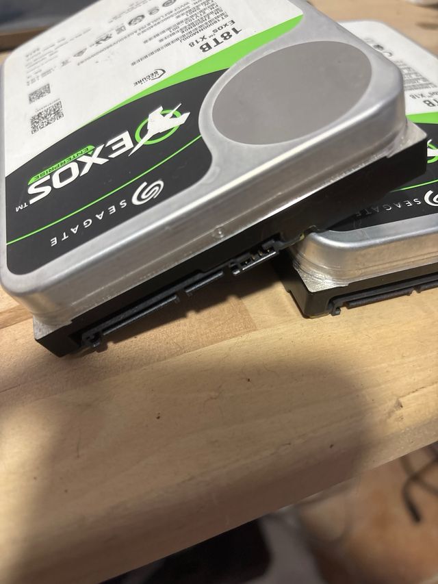 2x Seagate Exos X18 18TB Enterprise HDD