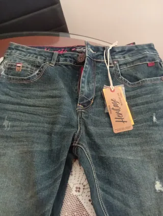 Vaqueros nuevos sin estrenar