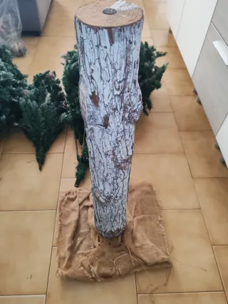 Albero di Natale artificiale con pigne