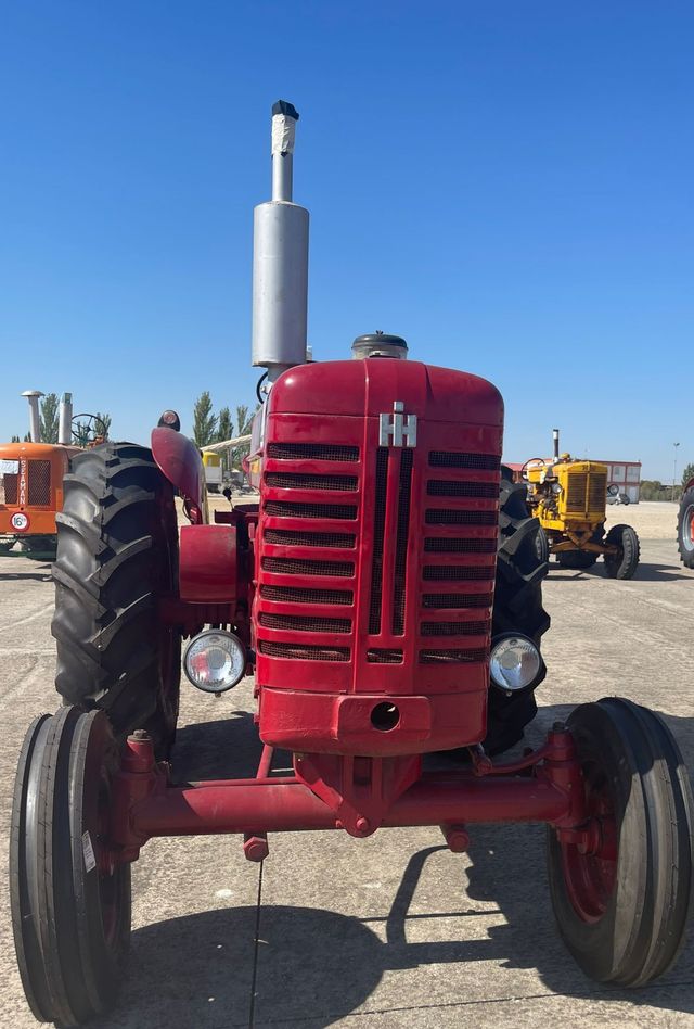 Tractor McCormick Internacional B-450