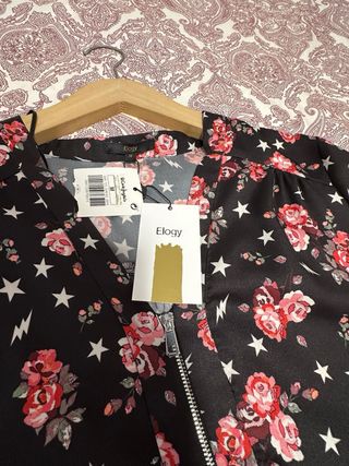 Vestido de la marca Elogy, nuevo con etiqueta.