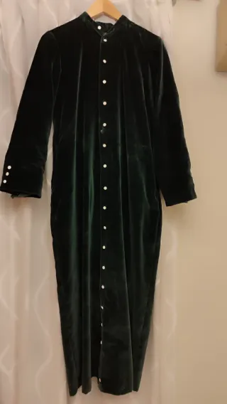 Túnica  y antifaz , Esperanza de Triana Virgen.