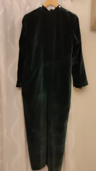 Túnica  y antifaz , Esperanza de Triana Virgen.