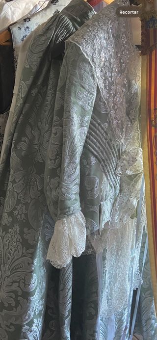 Traje de Fallera verde y plata del SXVIII