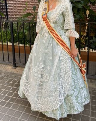 Traje de Fallera verde y plata del SXVIII
