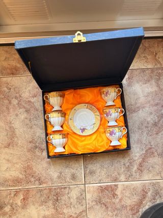 Juego de 6 tazas de café con platillos