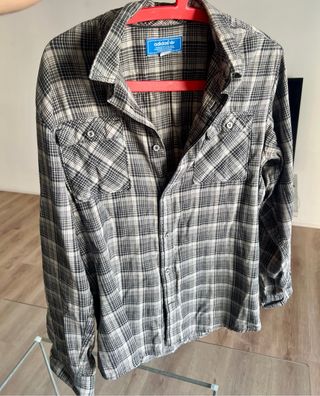 Camisa Adidas cuadros gris y blanco