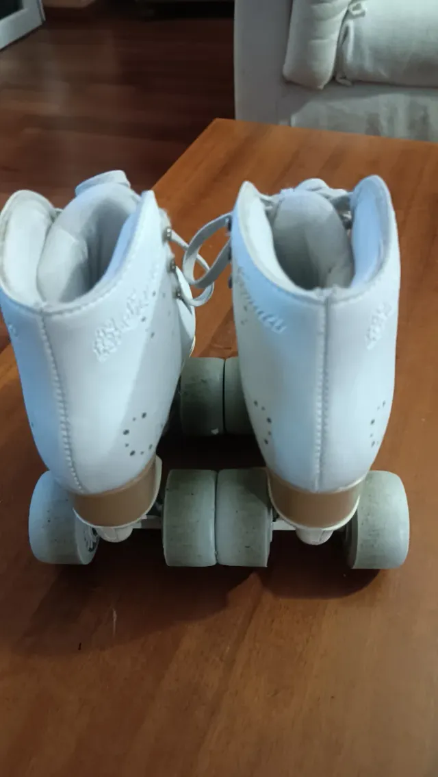 Pattini a rotelle artistici bianchi n° 30