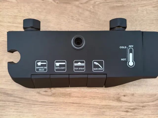 COLUMNA DE DUCHA NEGRA MULTIFUNCIÓN NUEVA A 40 EUR