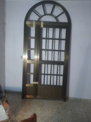 Puerta exterior aluminio nueva