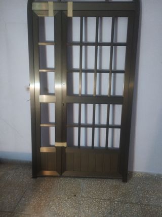 Puerta exterior aluminio nueva
