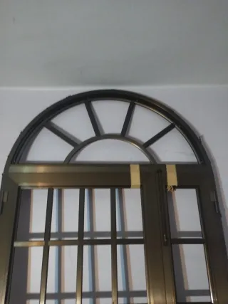 Puerta exterior aluminio nueva