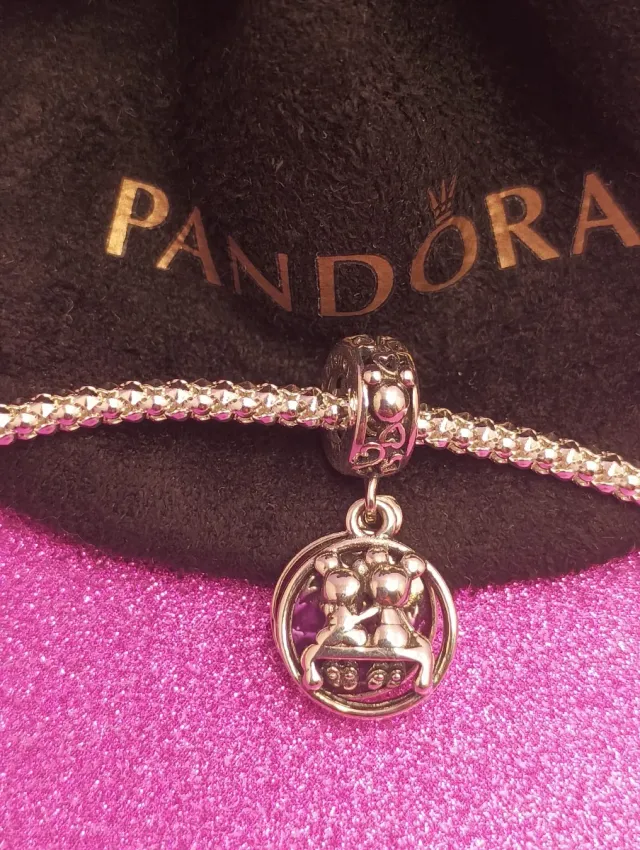 Charm Pandora Pareja Sentada