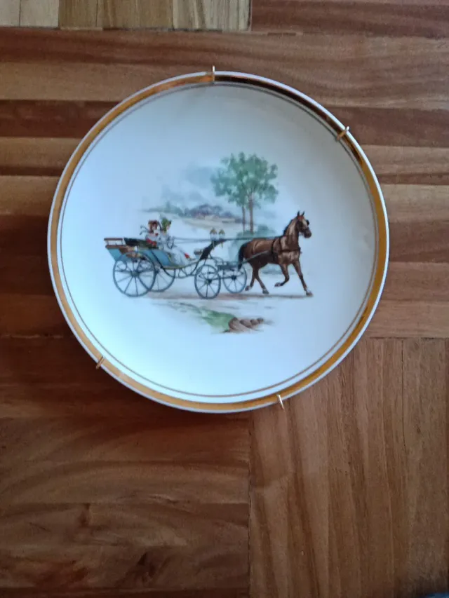 Plato antiguo decorativo