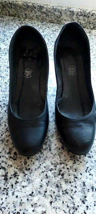 Zapatos de tacón de piel negros talla 37