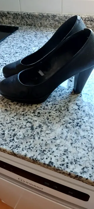 Zapatos de tacón de piel negros talla 37