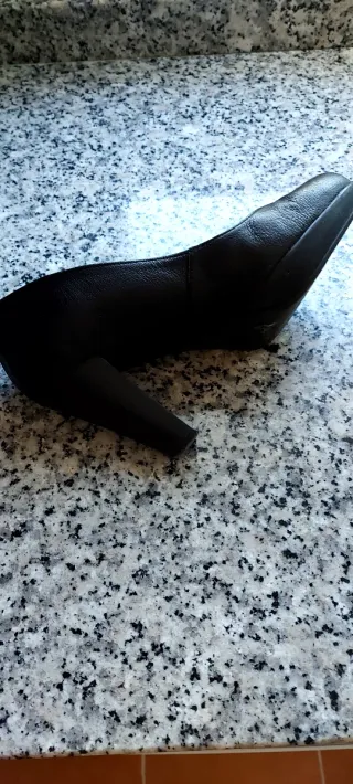 Zapatos de tacón de piel negros talla 37