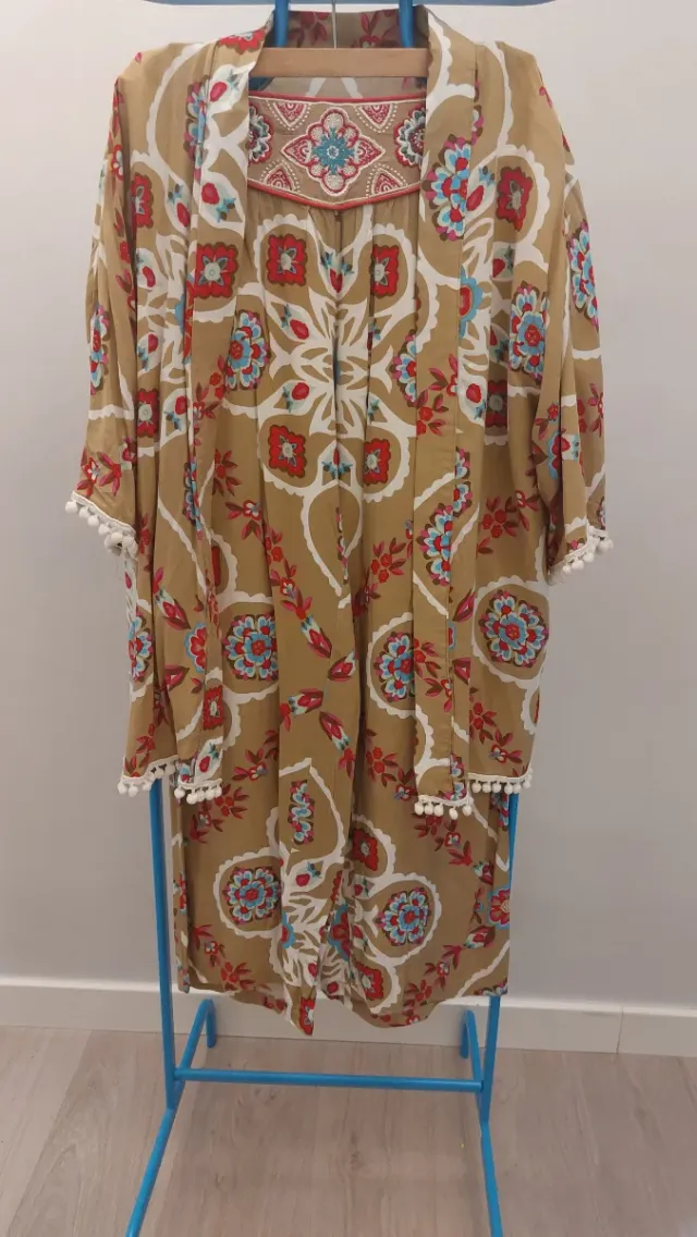 Conjunto kimono y pantalón estampado