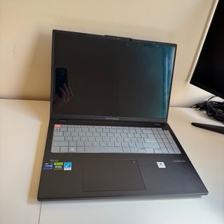 Asus VivoBook 16X OLED i9 32GB RAM (LEER)