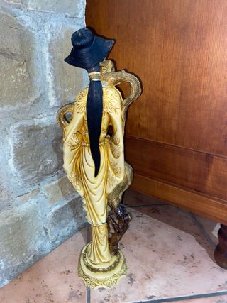 Statuetta cinese in resina