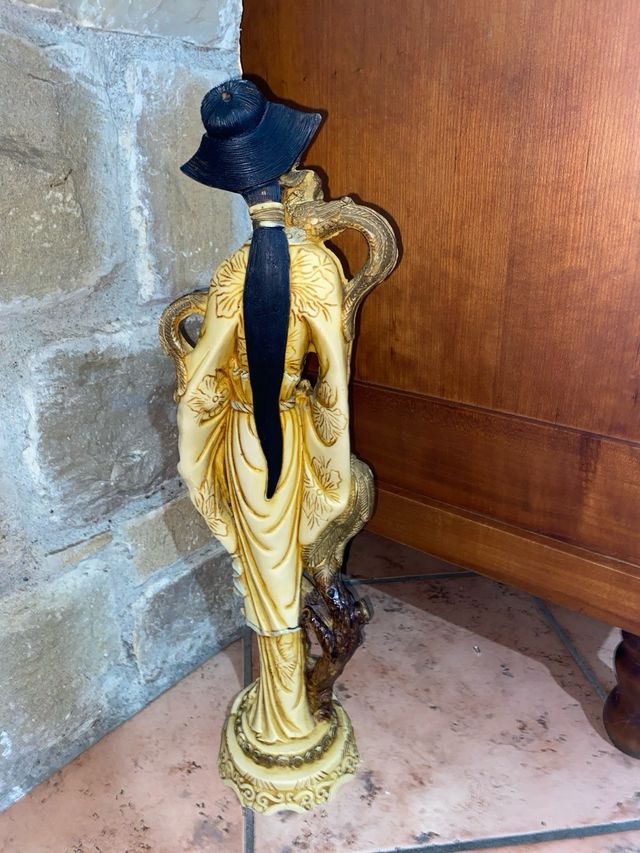Statuetta cinese in resina