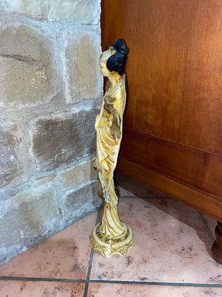 Statuetta cinese in resina