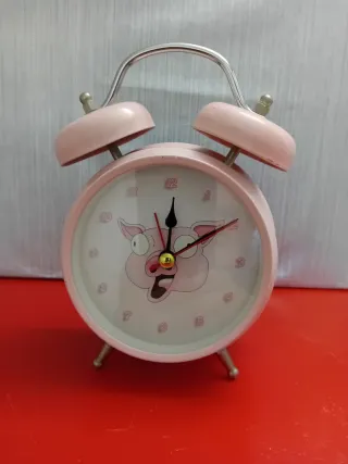 Reloj despertador rosa con cerdito