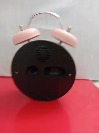 Reloj despertador rosa con cerdito
