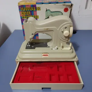 Máquina de coser EUREKA Costurero