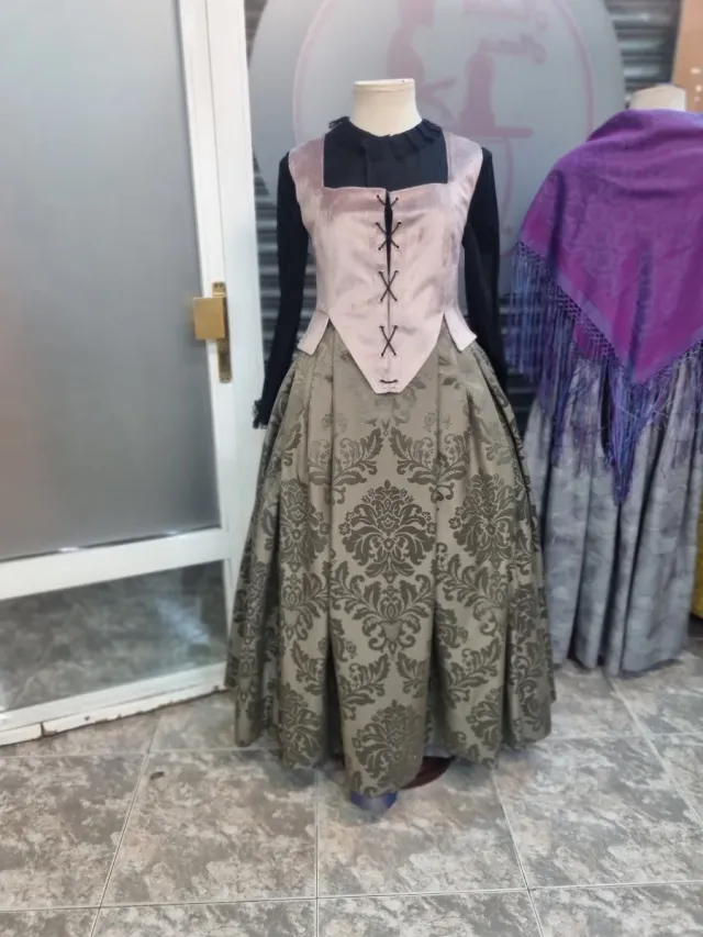 Falda y corpiño de  baturra