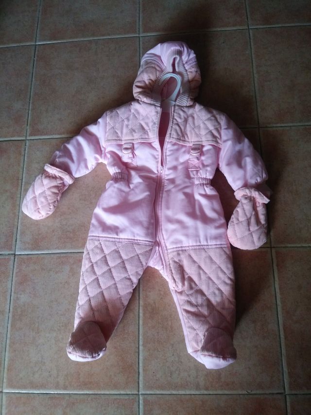 Mono de bebé rosa sin estrenar