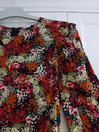 Vestido estampado floral tonos otoñales